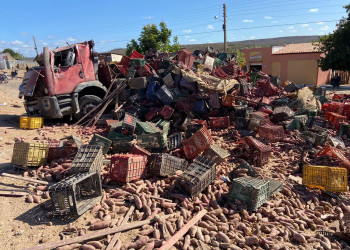 Motorista de caminhão perde o controle e mata 3 pessoas atropeladas no Sul do Piauí